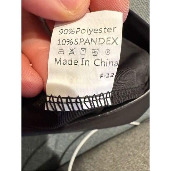 ZASUWA FEMALE GLOSSY PU FAUX LEATHER PEACH BUTT SPANDEX GYM BOOTY SHORTS - Picture 5 of 5